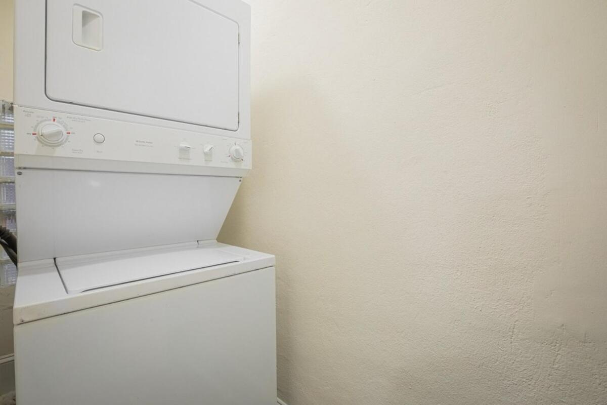Classic City Apartment With Firepit Athens Ngoại thất bức ảnh