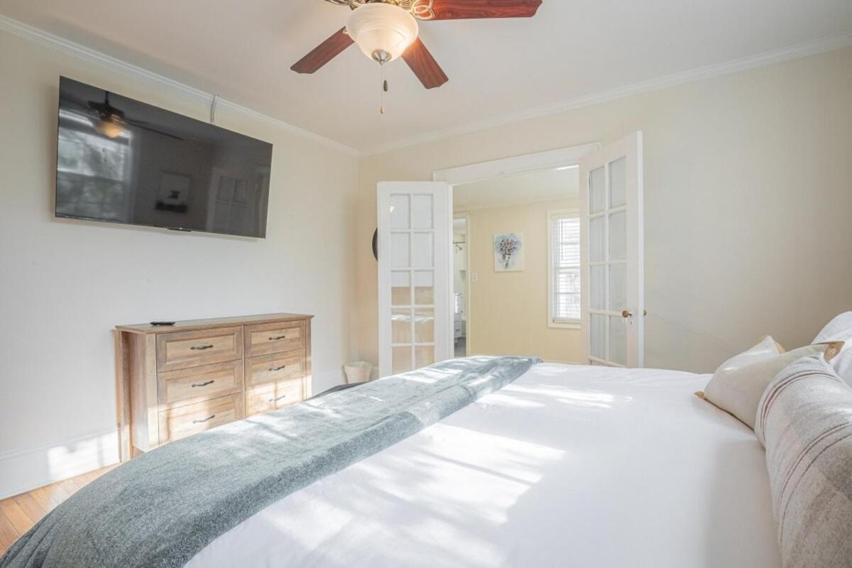 Classic City Apartment With Firepit Athens Ngoại thất bức ảnh
