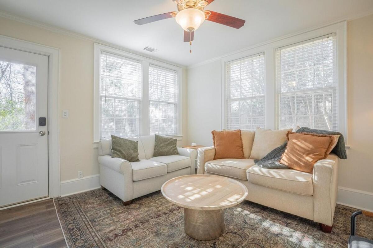 Classic City Apartment With Firepit Athens Ngoại thất bức ảnh
